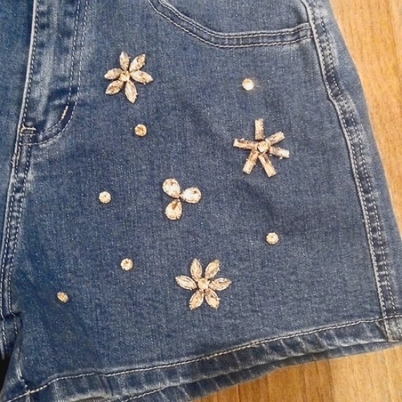 NWT Embellished Denim Jean Shorts Size S - Picture 3 of 6